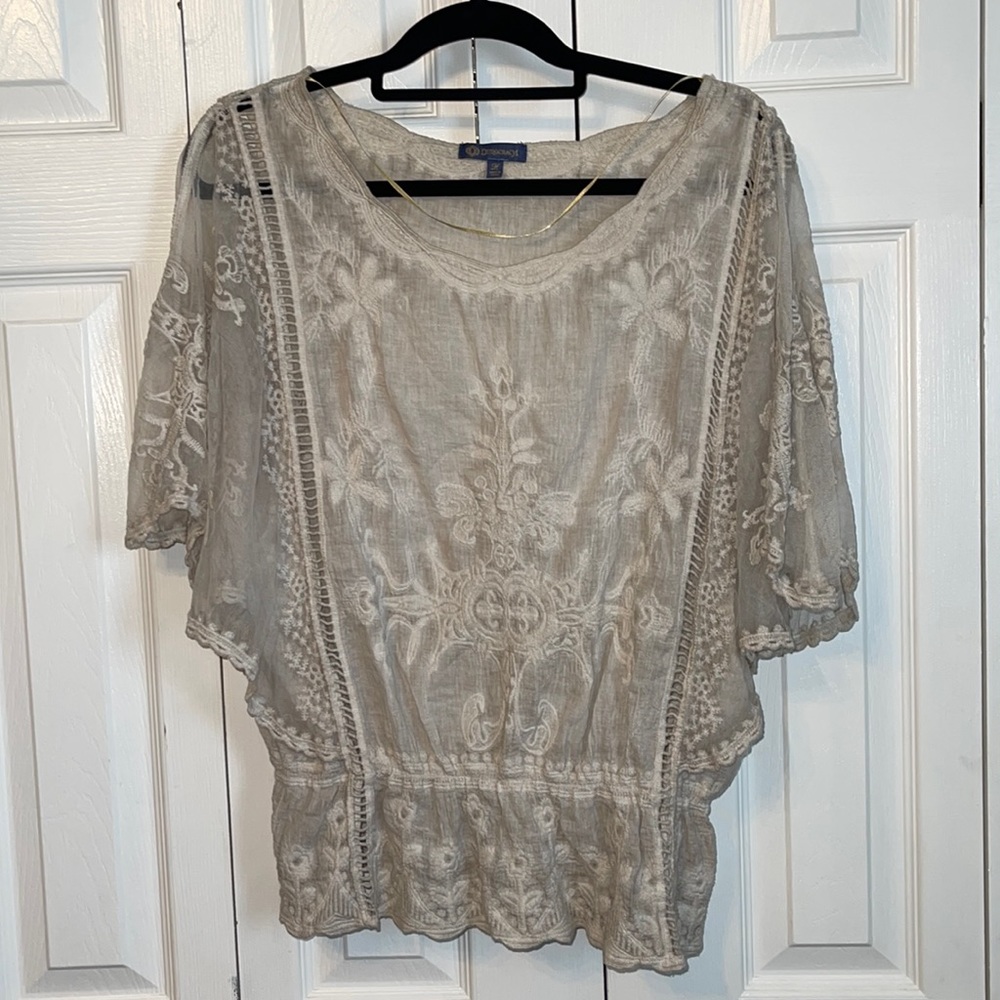 Democracy batwing style, cream colored lace and embroidered top. Size medium